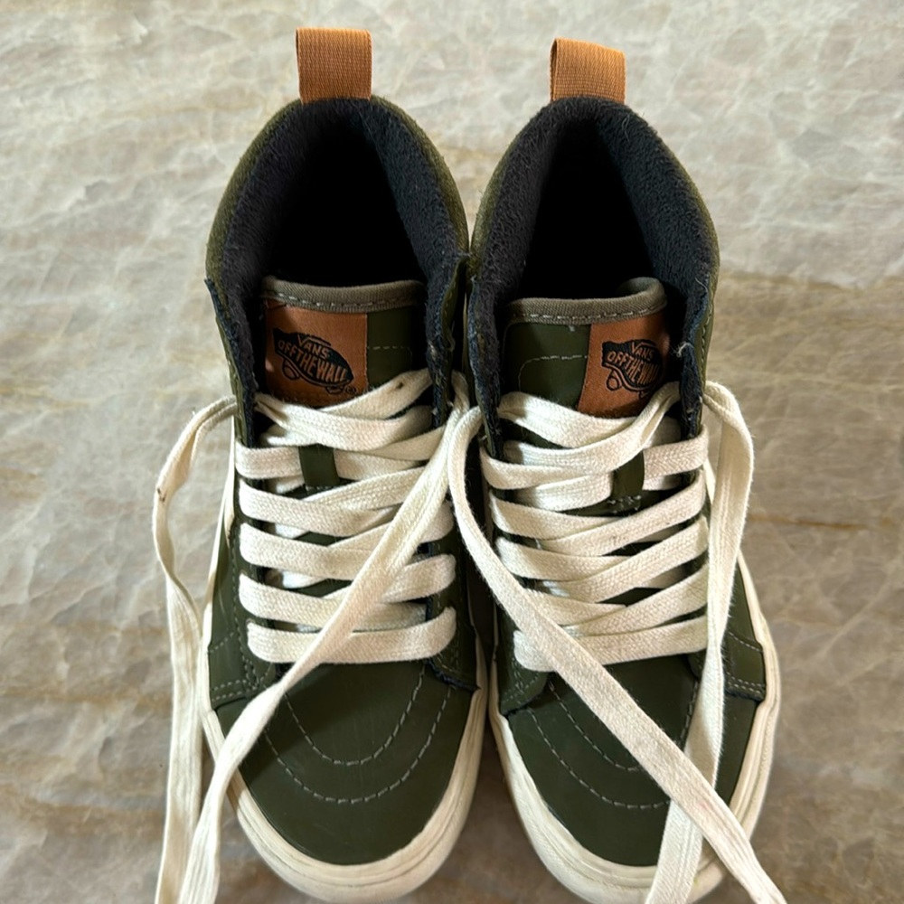 Kids Size 2.5 Vans Skeakers SK8-Hi MTE-1 green